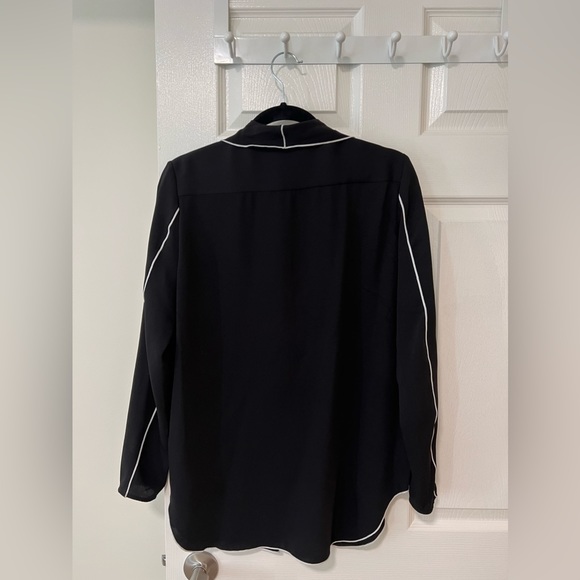 Aritzia Babaton ‘Rena’ Blouse - Black with white trim - Sz S - Picture 3 of 3